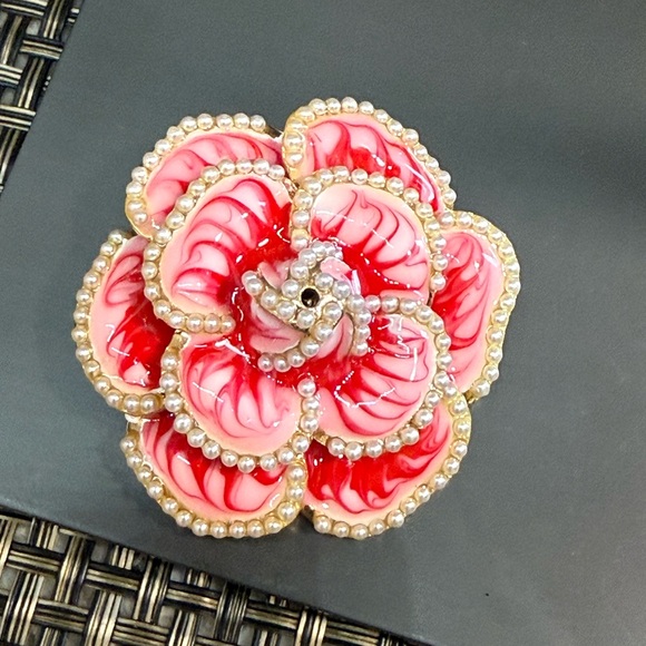 NWOT Elegant Pink and Red Floral Rose Pearl Camellia Brooch - Picture 4 of 5